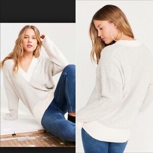 Silence + Noise Remy oversize V-neck sweater Size Small Urban Outfitters